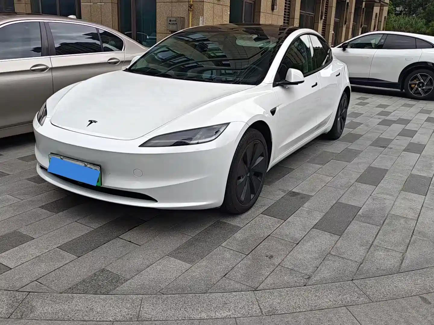 Фото 1 - Tesla Model 3