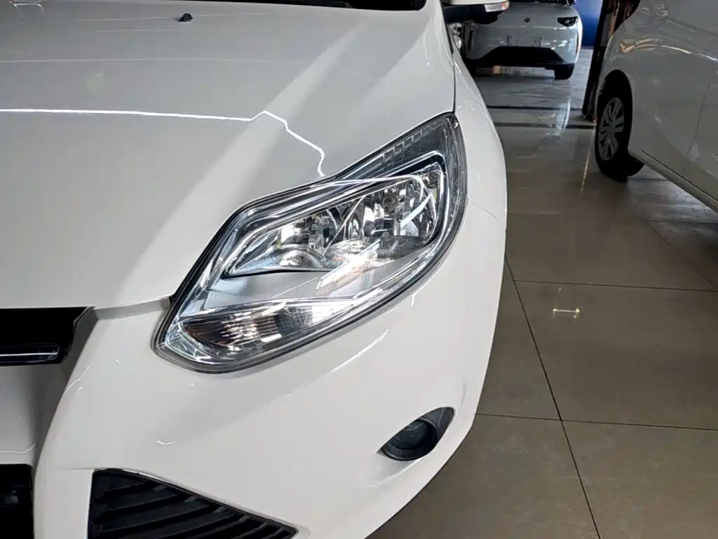 Фото 24 - Ford Focus