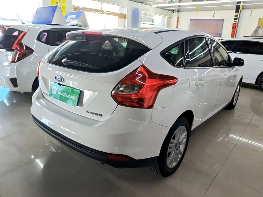 Фото 7 - Ford Focus