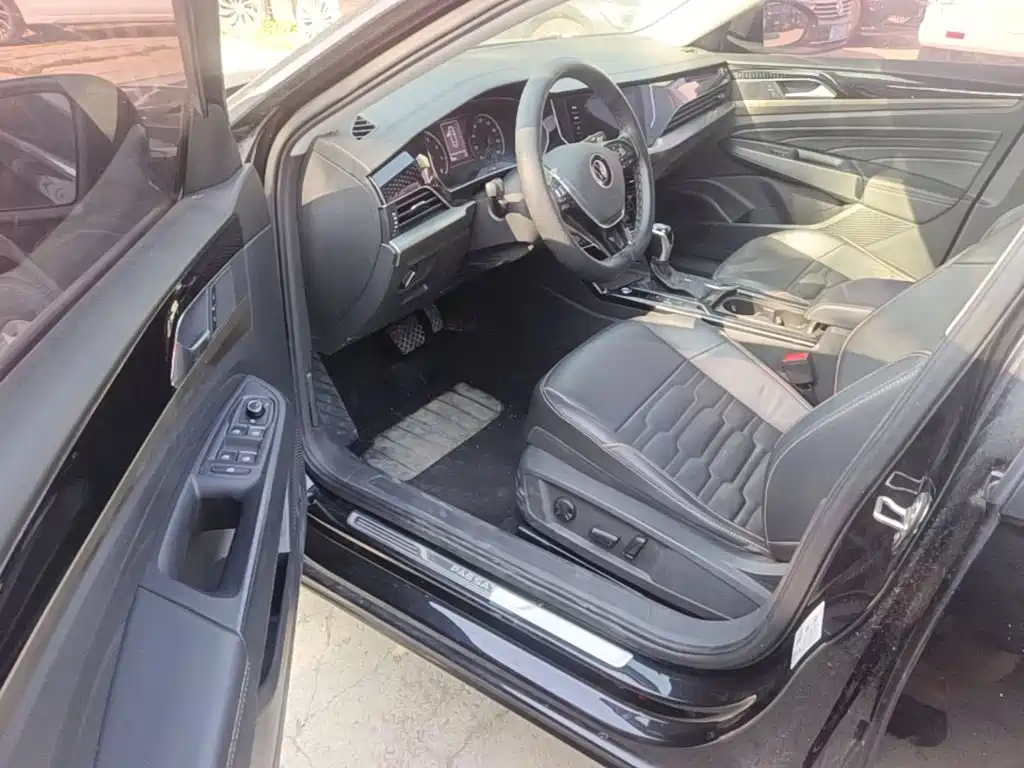Photo 16 - Volkswagen Passat