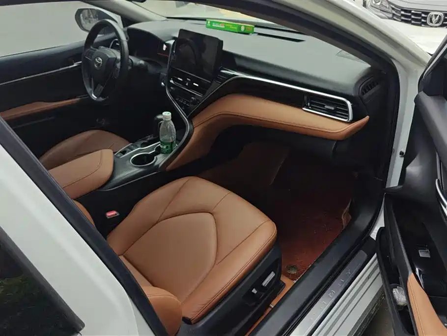 Toyota Camry 2023 2.5G Luxury Edition фото 8