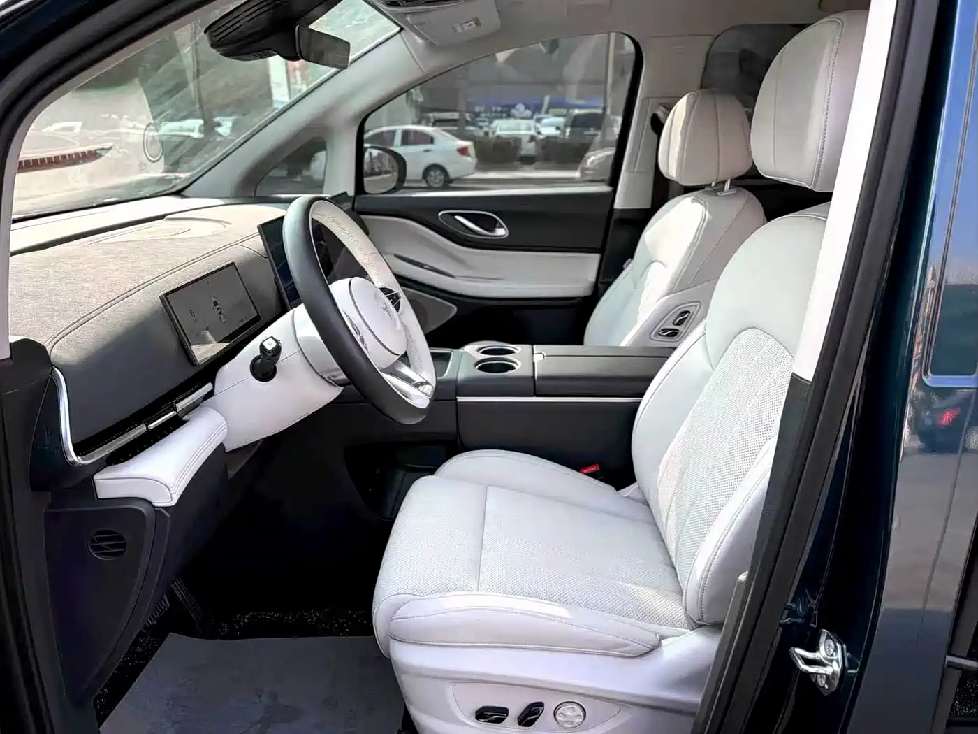 Voyah Auto Voyah Dreamer 2025 PHEV AWD Flagship Kunpeng Edition фото 4