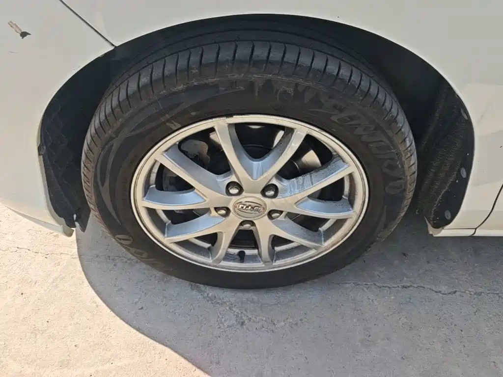 BYD M6 2016 2015 2.4L Automatic Premium Edition