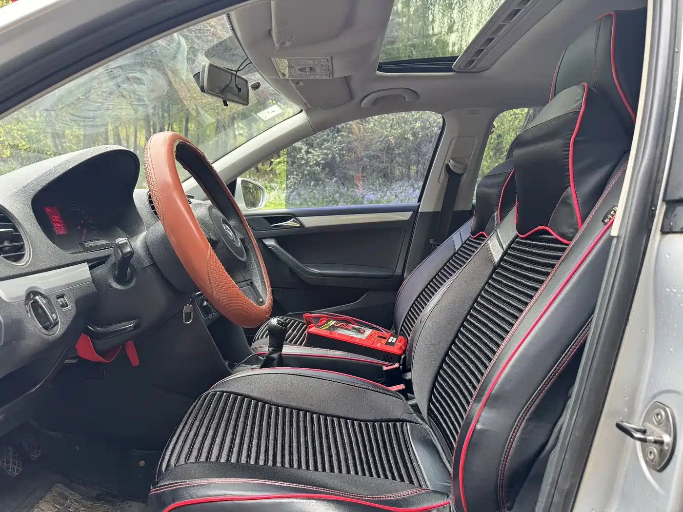 Volkswagen Jetta 2013 1.6L Manual Luxury фото 8