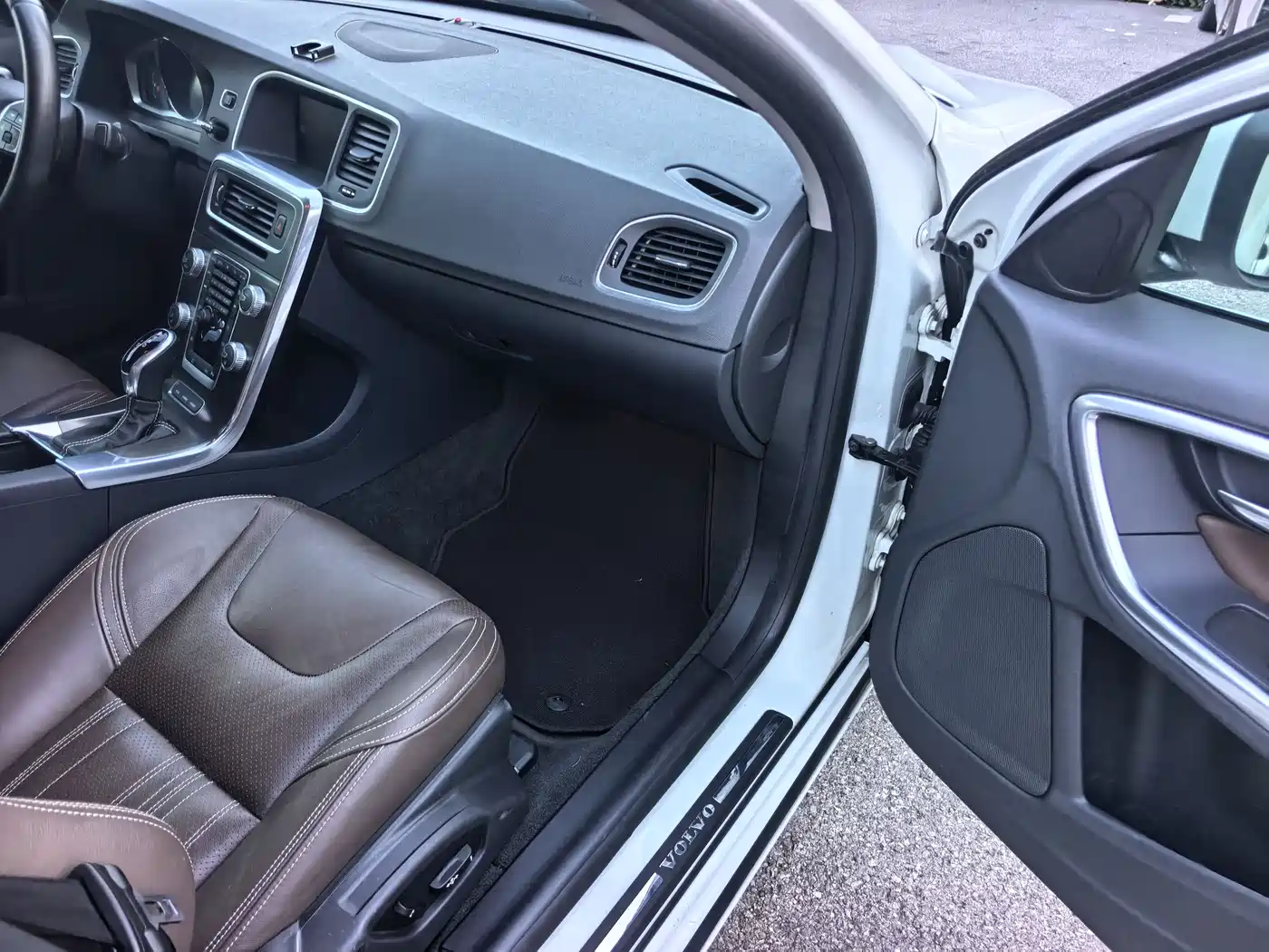 Volvo S60 Plug-in Hybrid 2015 2015 S60L E-Drive Hybrid T6 Intelligent Edition