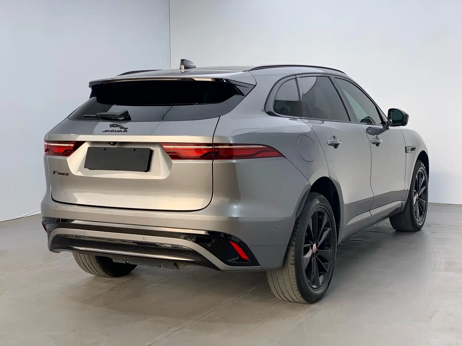 Фото 4 - Jaguar F-PACE