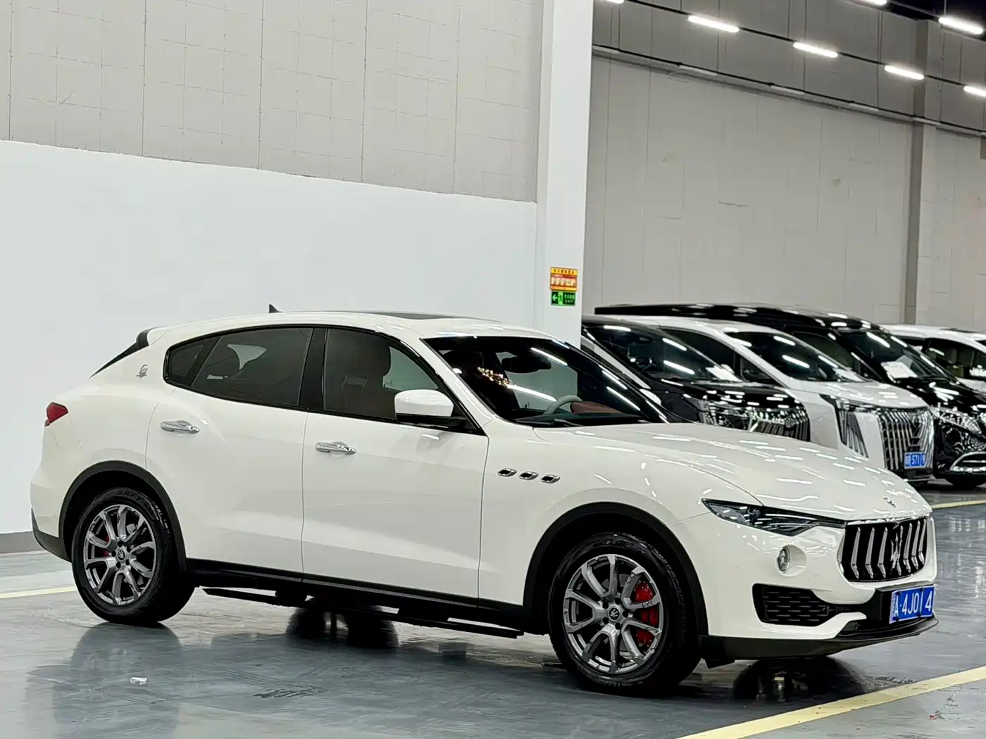 Фото 3 - Maserati Levante