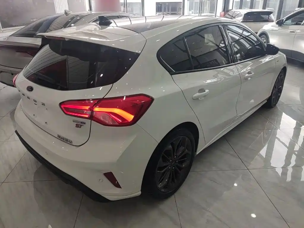 Ford Focus 2023 2022 Hatchback EcoBoost 180 Automatic ST Line
