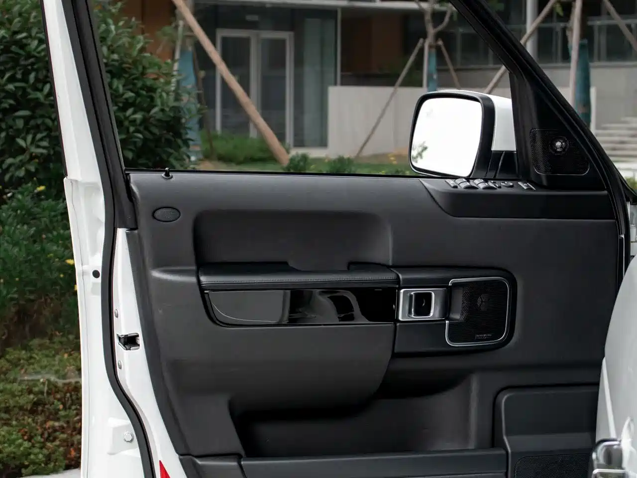 Photo 10 - Land Rover Range Rover
