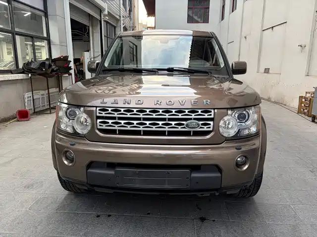 Land Rover Discovery 2010 4.0 V6 HSE Petrol — фото 2