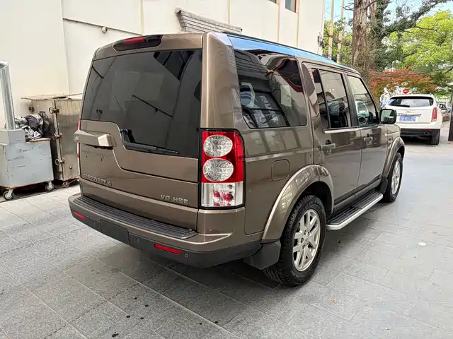 Land Rover Discovery 2010 4.0 V6 HSE Petrol — фото 4