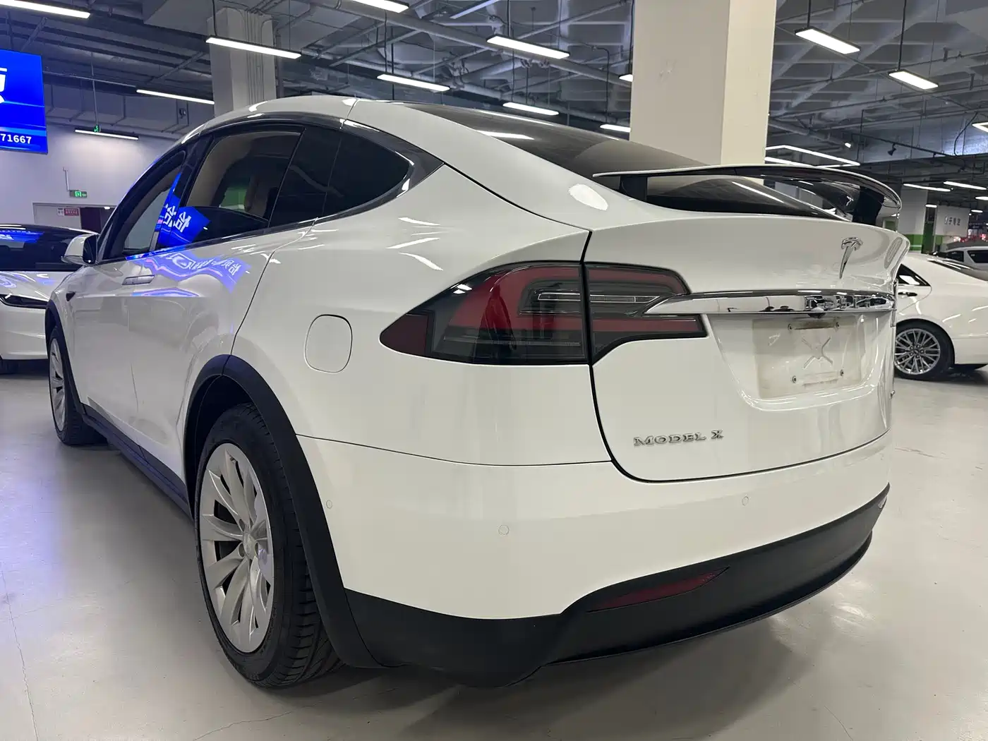 TESLA MODEL X