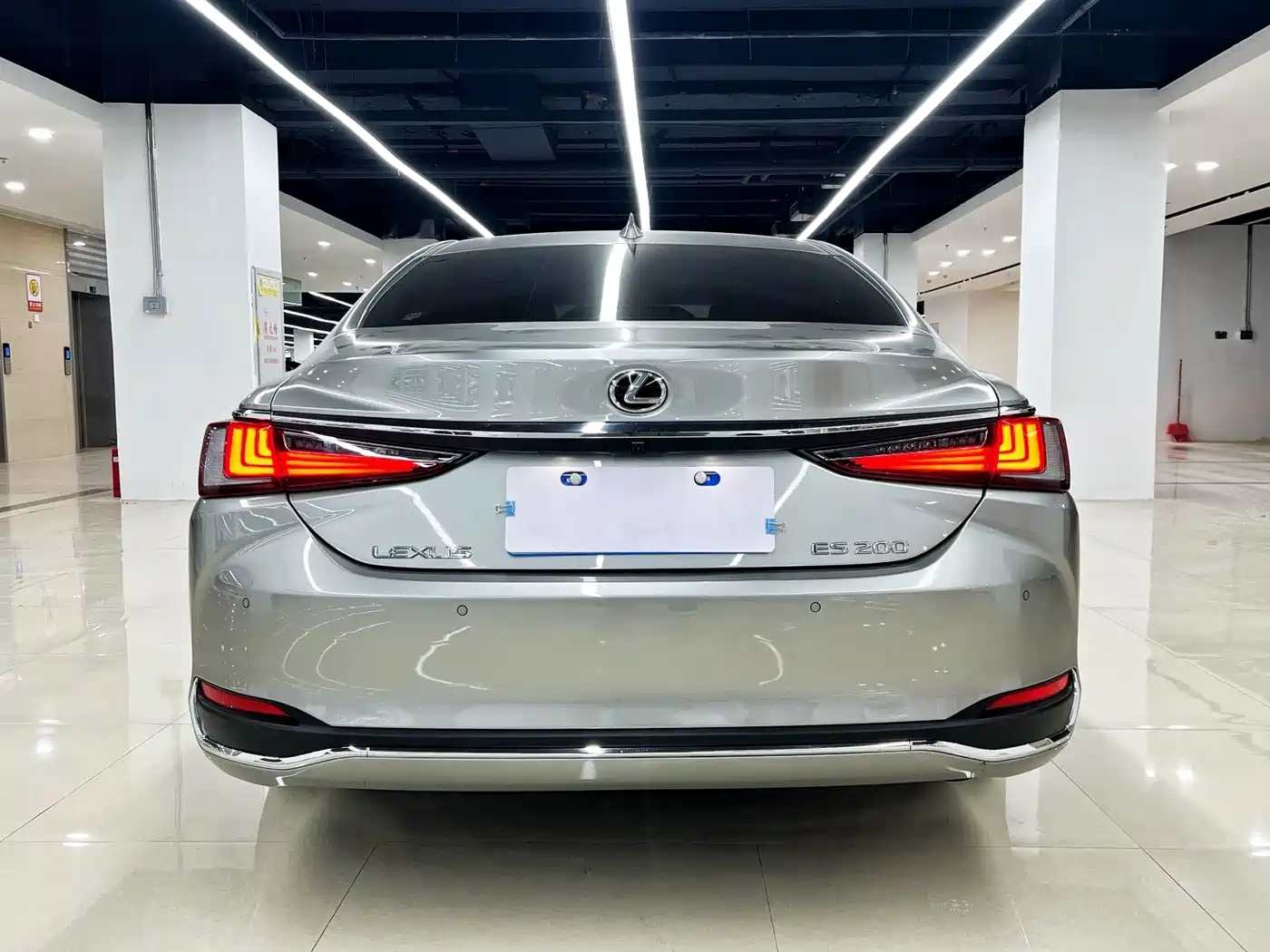 Фото 3 - Lexus ES