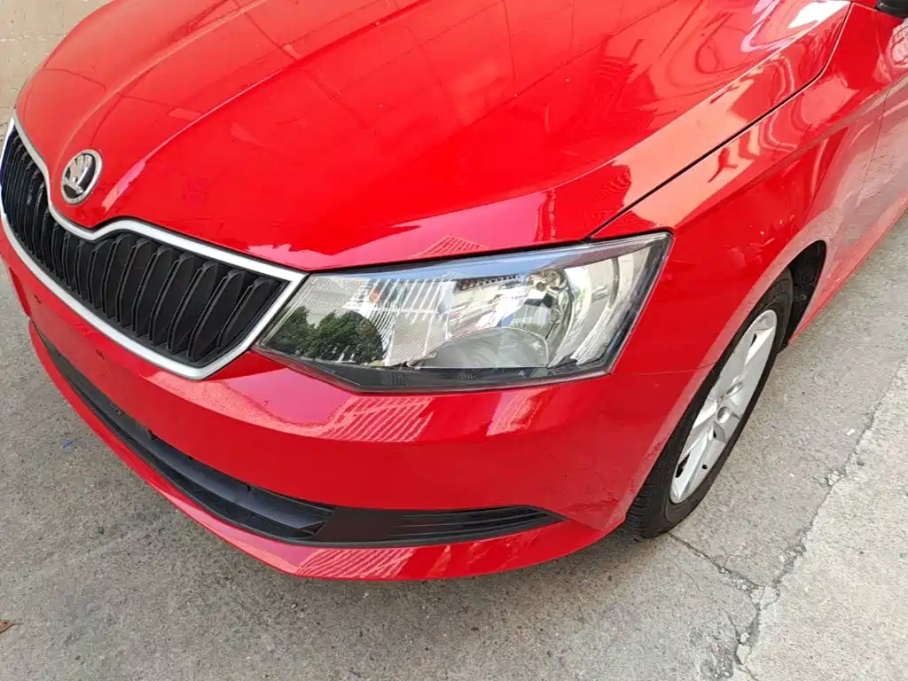 Фото 24 - Škoda Fabia