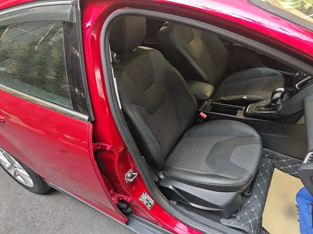 Фото 25 - Ford Focus