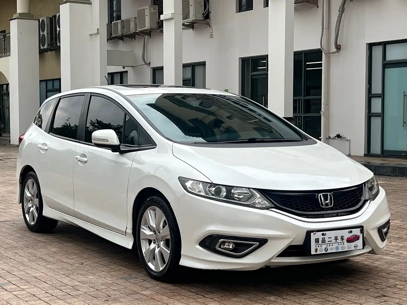 Фото 3 - Honda Jade
