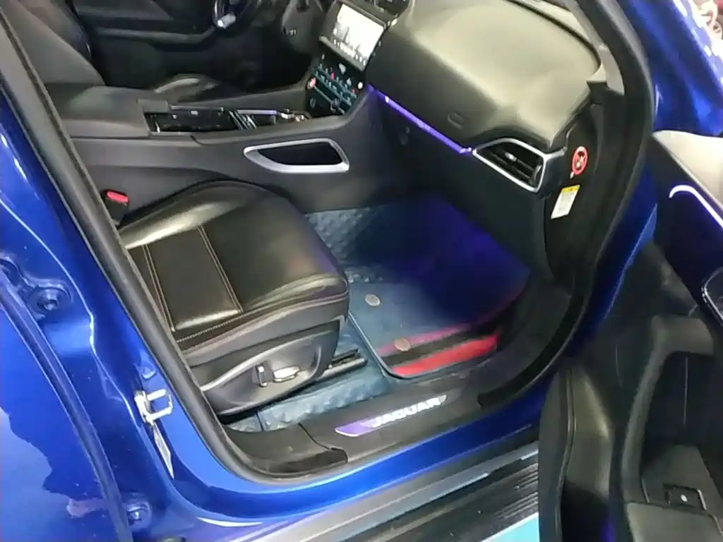 Photo 25 - Jaguar F-PACE