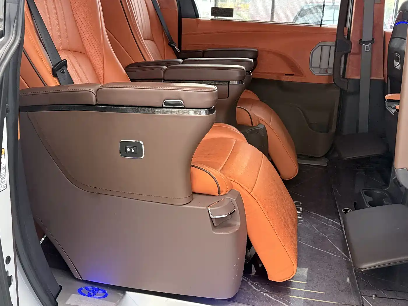 Toyota Sienna 2021 2.5L Hybrid Comfort Edition фото 14