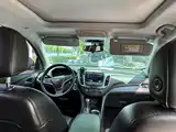 Photo 14 - Chevrolet Equinox