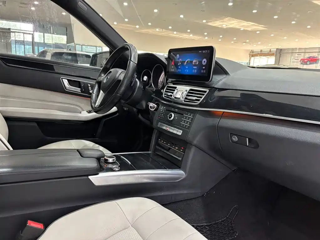 Mercedes-Benz E-Class 2015 E 200 L Sport фото 3