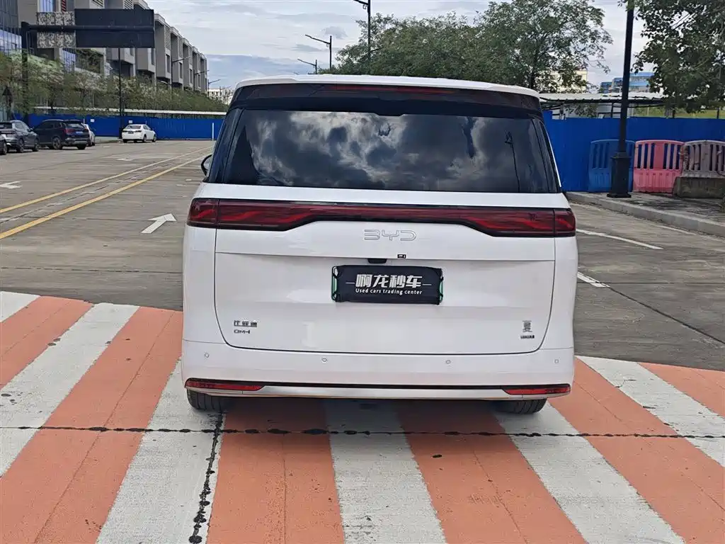 BYD Xia 2025 2025 DM-i 1.5T 180km Surpass Edition