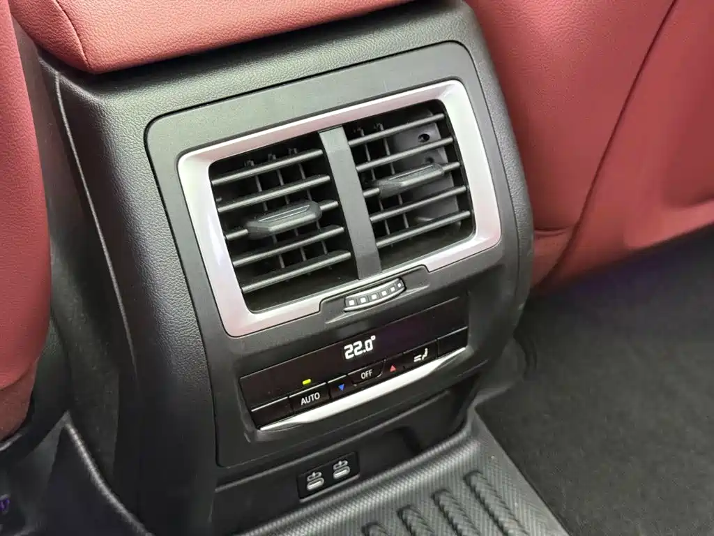Фото 21 - BMW iX3