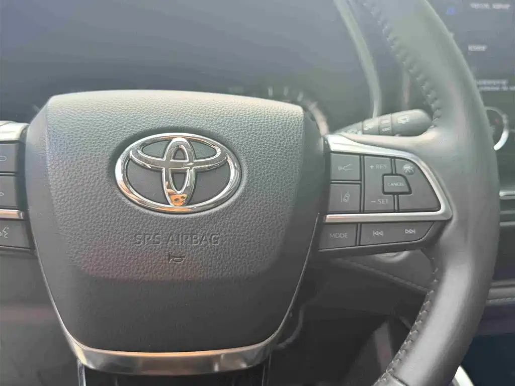 Toyota Highlander 2023 2.5L Smart Hybrid Dual Engine FWD Premium 7-Seater фото 14