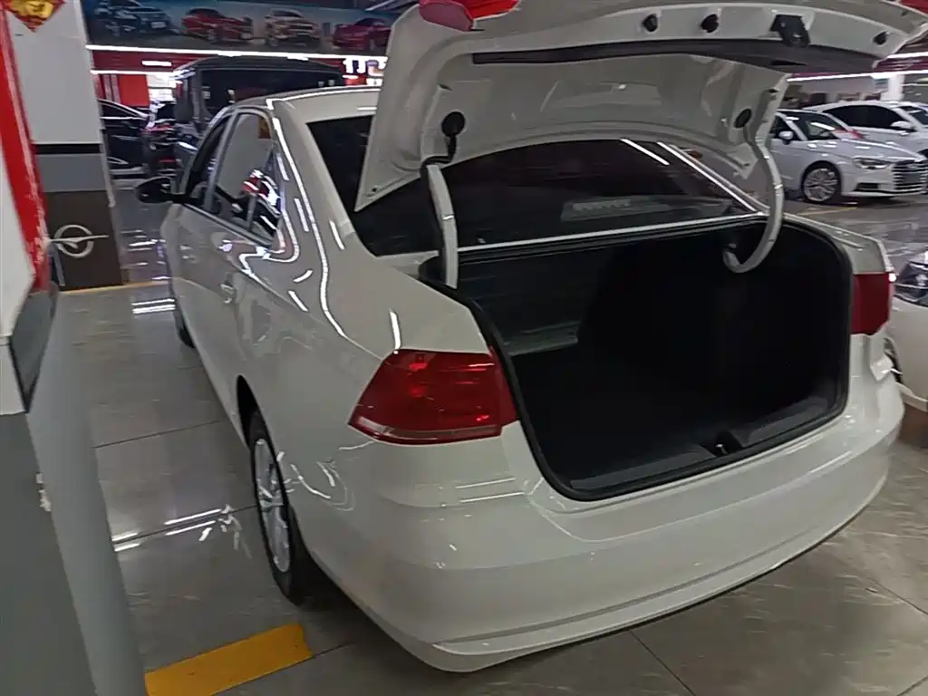 VOLKSWAGEN SANTANA