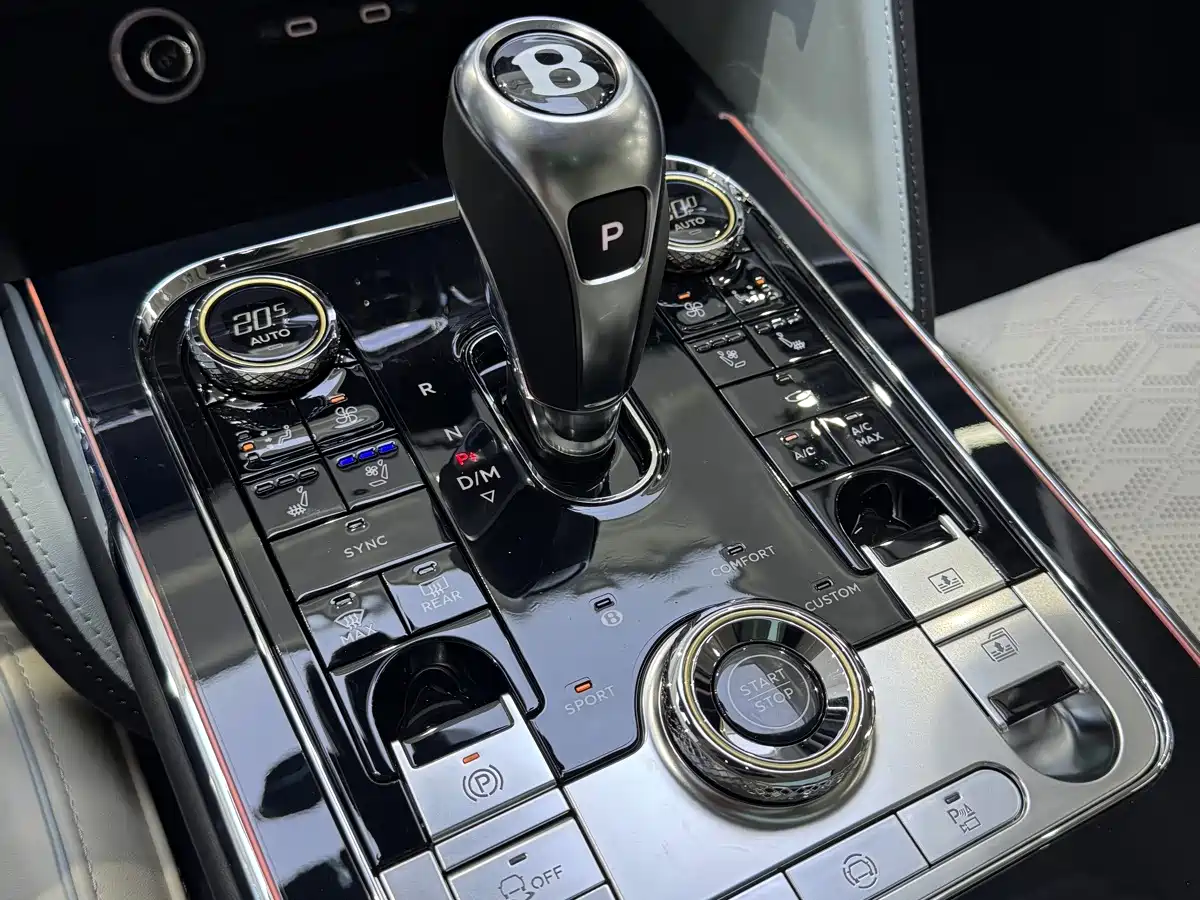 Bentley Flying Spur Plug-in Hybrid 2025 2025 Model Year 4.0T V8 Mulliner