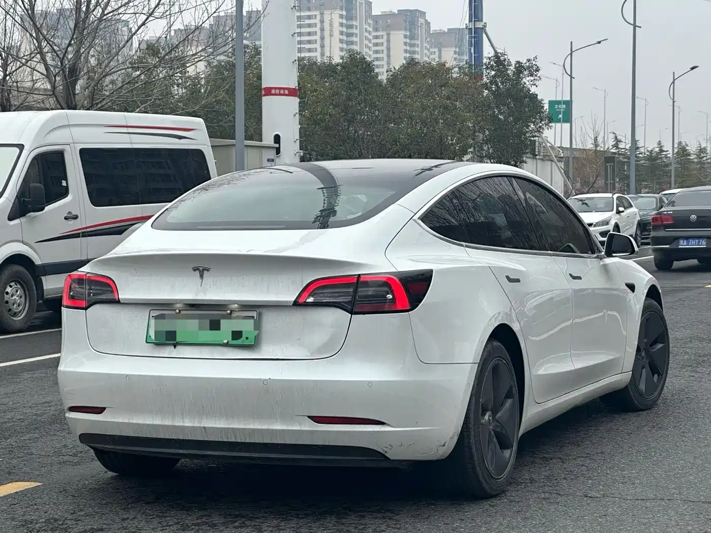 TESLA MODEL 3