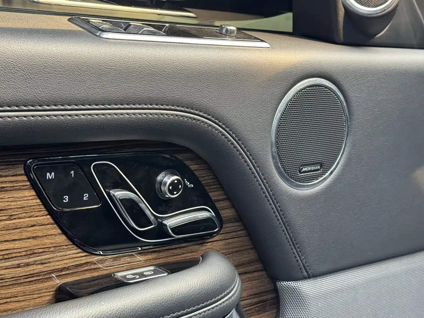 Land Rover Range Rover 2018 3.0 SC V6 Vogue Heritage Edition фото 12