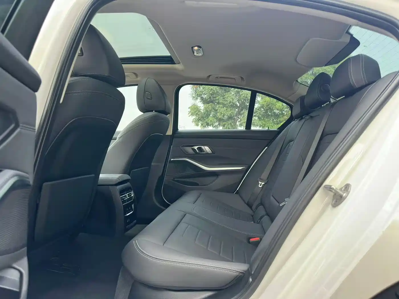 BMW 3 Series 2021 320i Sport Package фото 6