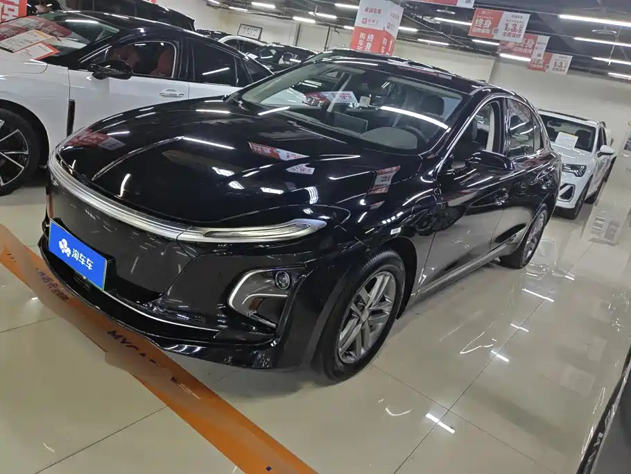 Hongqi E-QM5 2026 2025 Model 500km Travel Edition