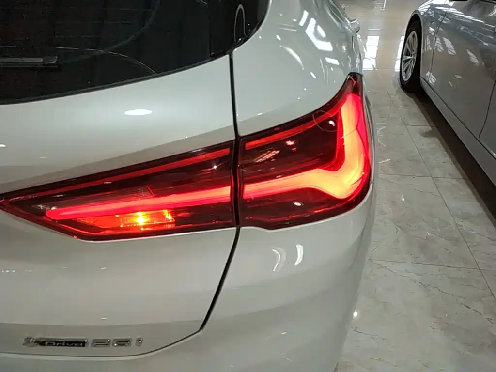 Фото 8 - BMW X2