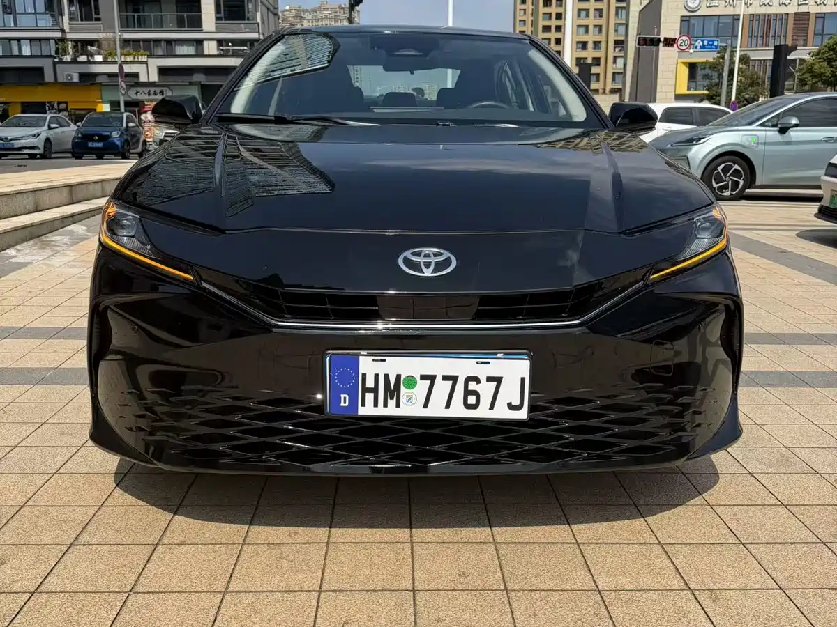 Toyota Camry 2024 2.0G Premium Edition фото 2