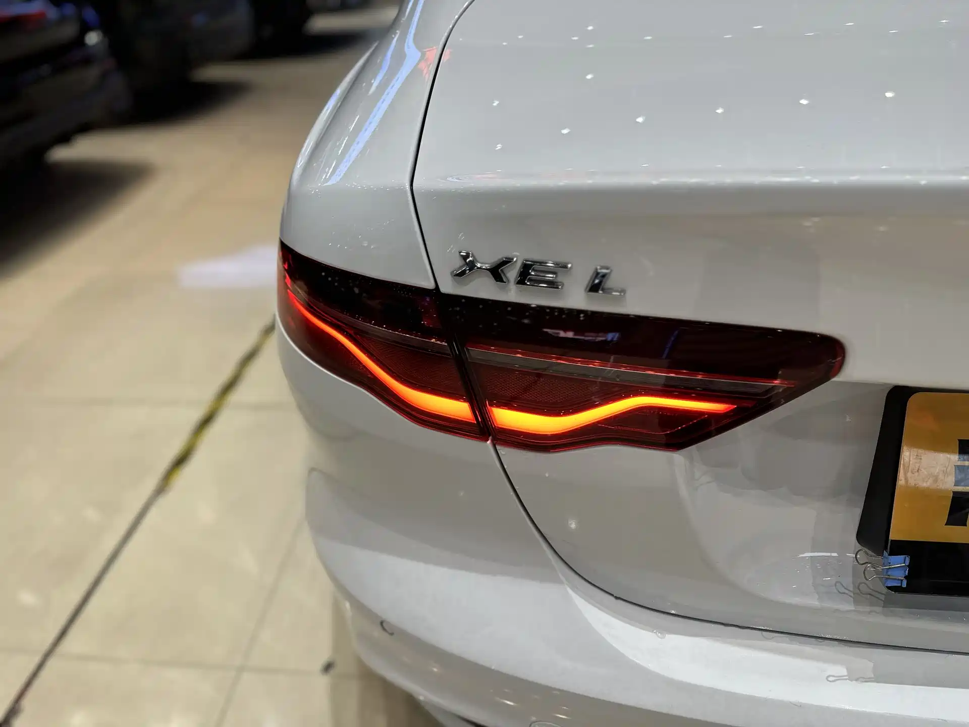 صورة 12 - Jaguar XEL