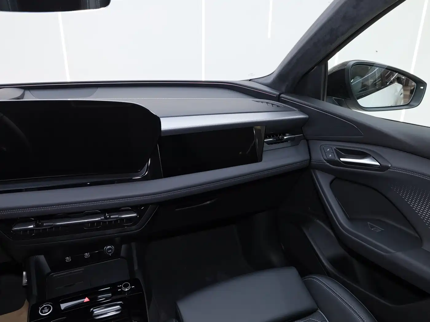 Audi Q6L e-tron 2025 Model Pioneer Edition фото 18
