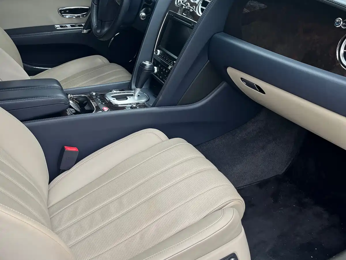 Фото 8 - Bentley Flying Spur