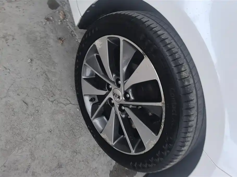 Kia K5 2016 2.0L Automatic LUX фото 6