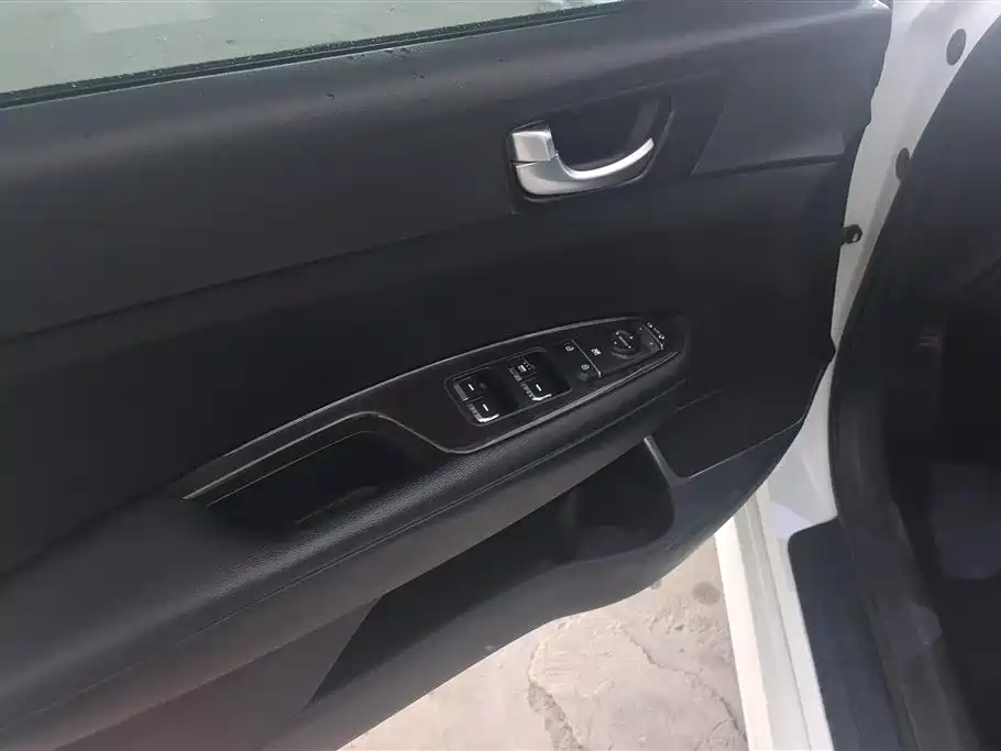 Kia K5 2016 2.0L Automatic LUX фото 7