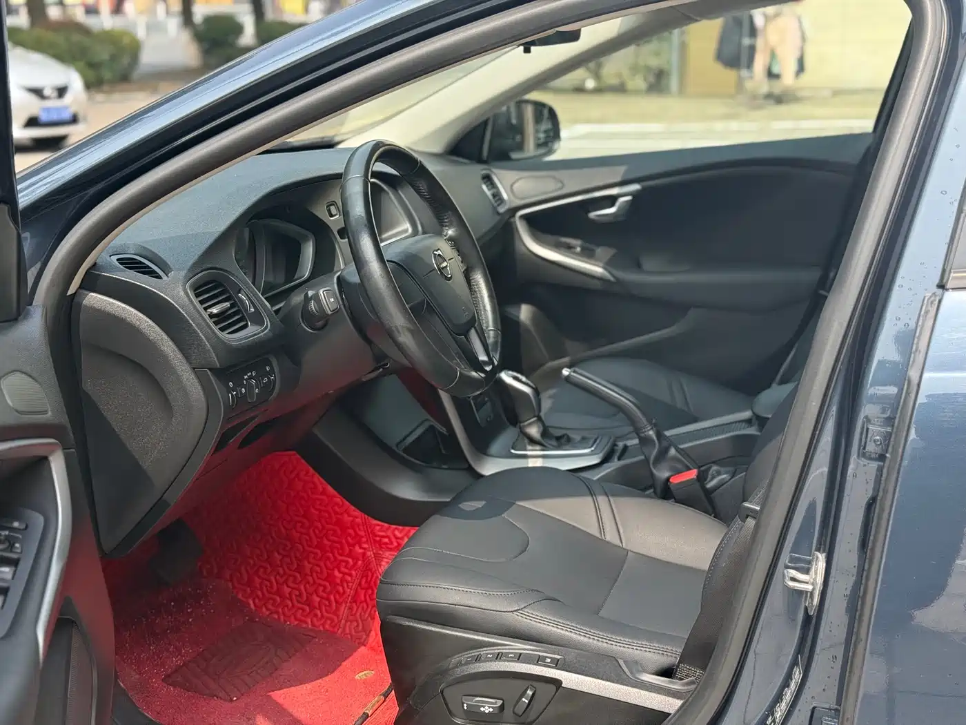 Фото 3 - Volvo V40