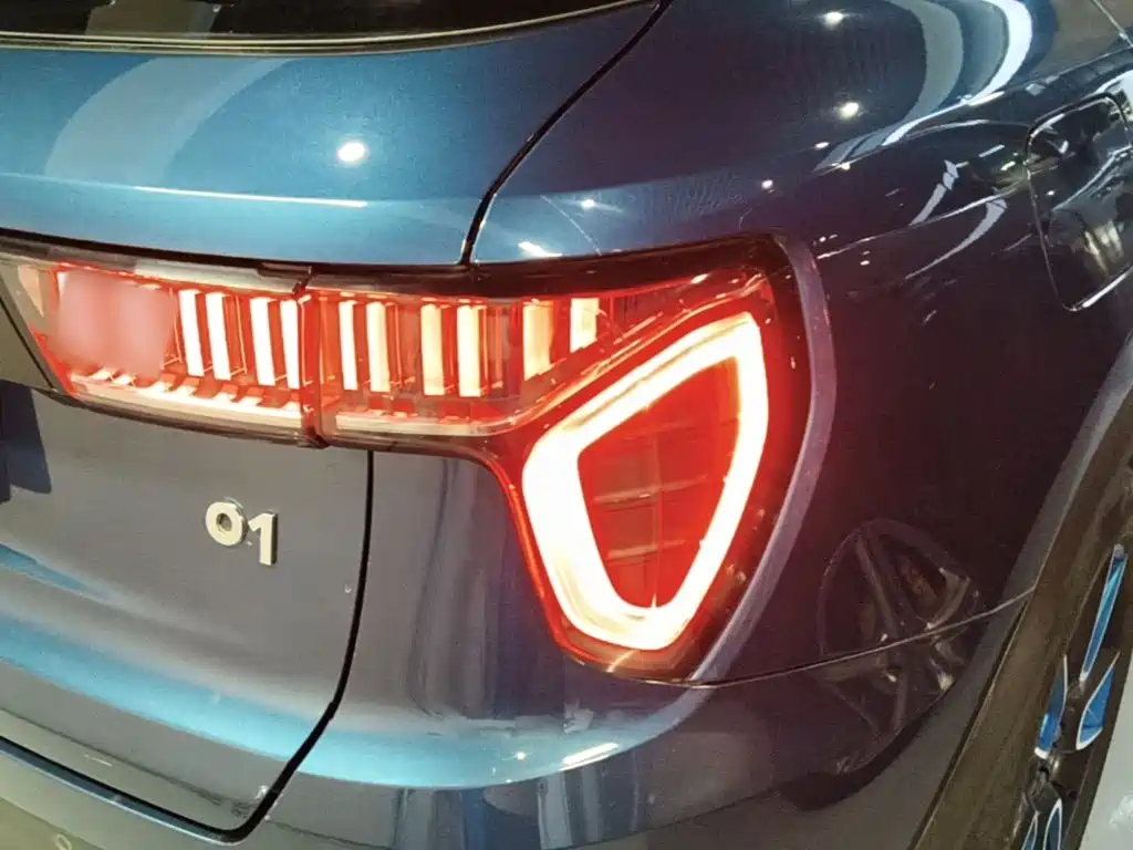 Photo 8 - Lynk & Co 01