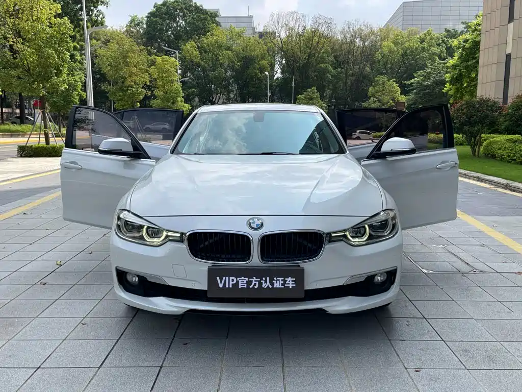 Photo 10 - BMW 3 Series