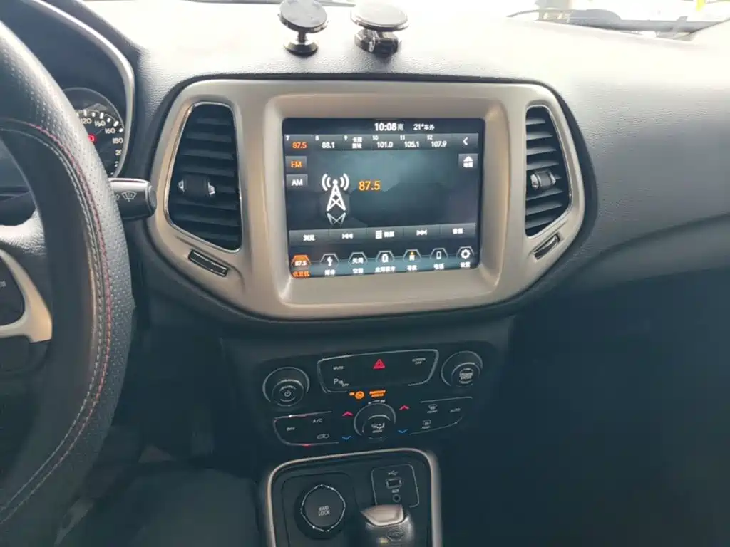 Фото 13 - Jeep Compass