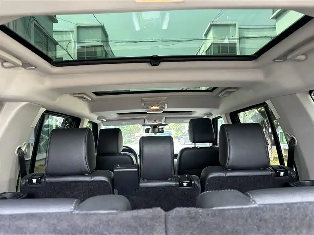 Land Rover Discovery 2016 3.0 SC Black Edition SE фото 15