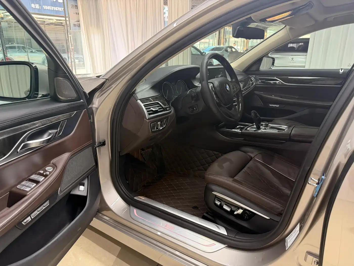 Photo 4 - BMW 7 Series