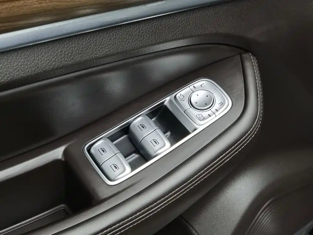 Roewe RX8 2020 2019 30T Intelligent Internet 2WD Flagship Edition