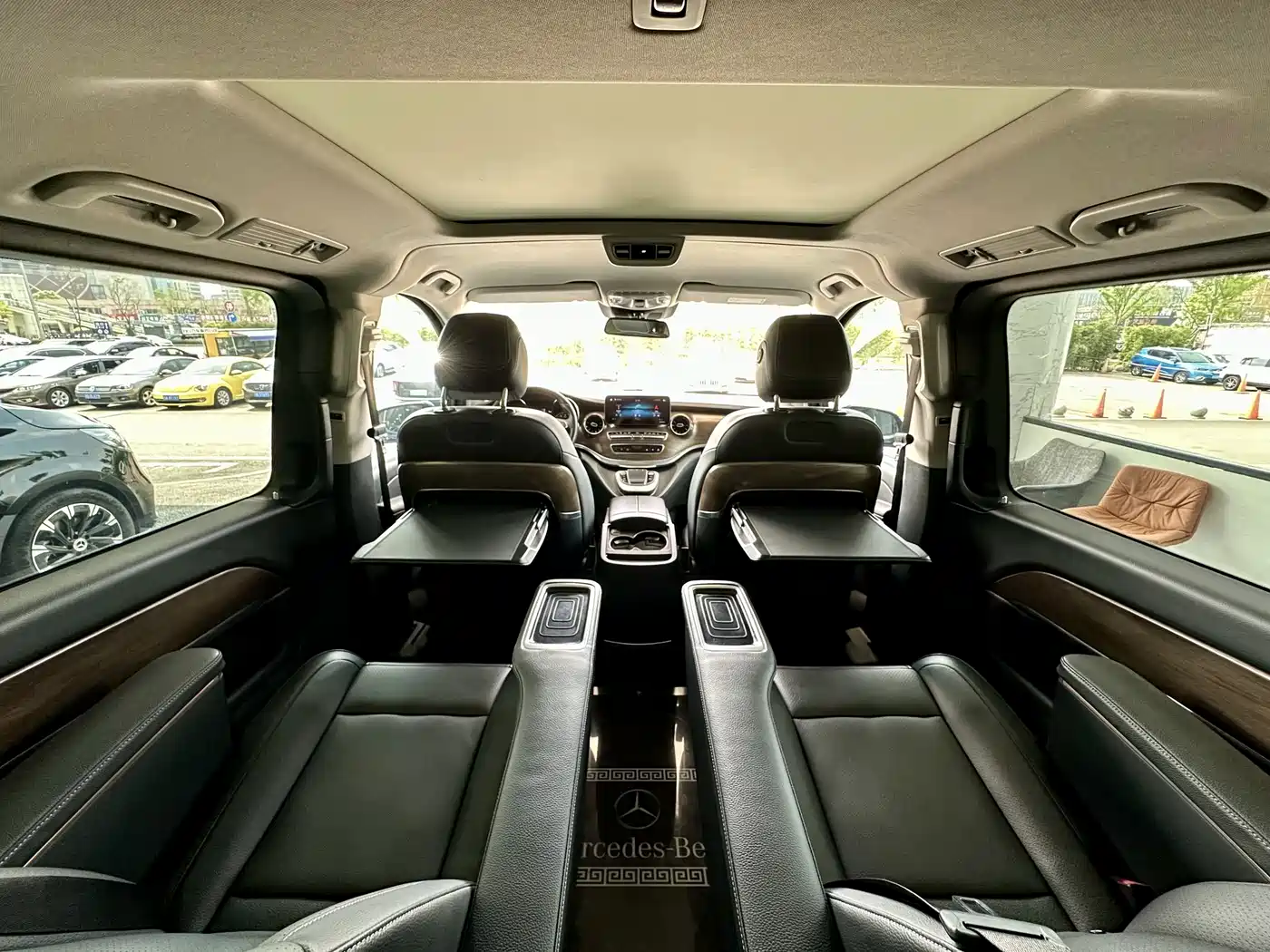 Mercedes-Benz V-Class 2021 V 260 L Long Wheelbase Luxury Edition фото 12