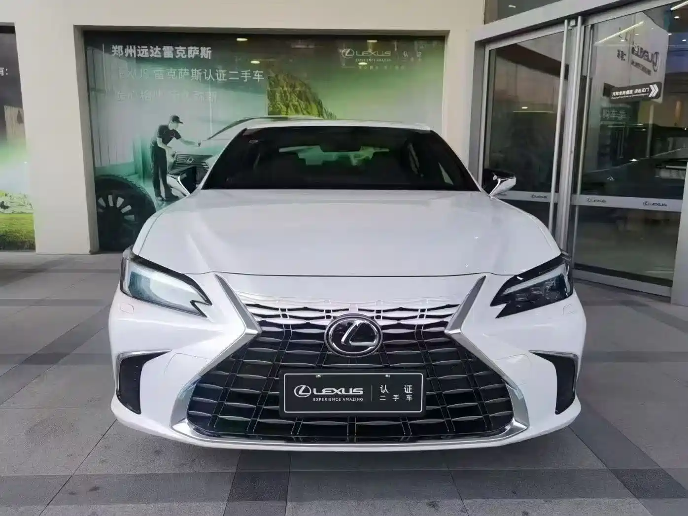 Lexus ES 2025 200 Ultimate Edition фото 2