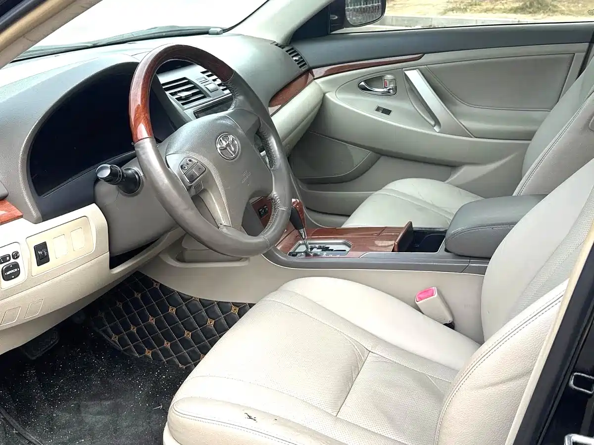 Toyota Camry 2013 200G Classic Luxury Edition фото 4